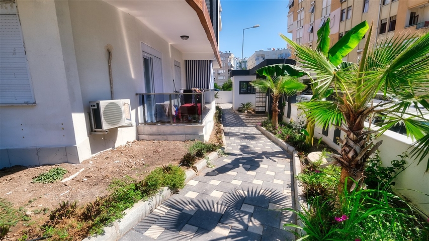 Квартира планировки 1+1 в центре города Анталия 