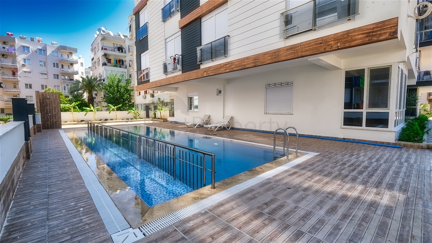 Квартира планировки 1+1 в центре города Анталия 