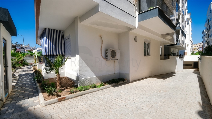 Квартира планировки 1+1 в центре города Анталия 