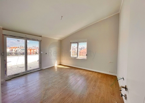 Квартира планировки 4+1 в микрорайоне Конуксявяр - Анталия 