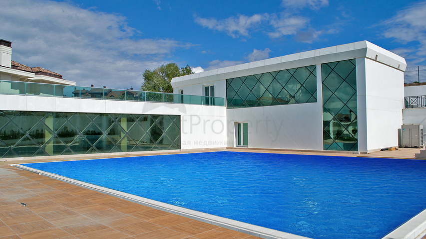 Четырехэтажная вилла класса люкс с собственным лифтом 