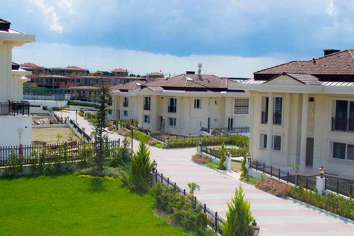 Четырехэтажная вилла класса люкс с собственным лифтом 