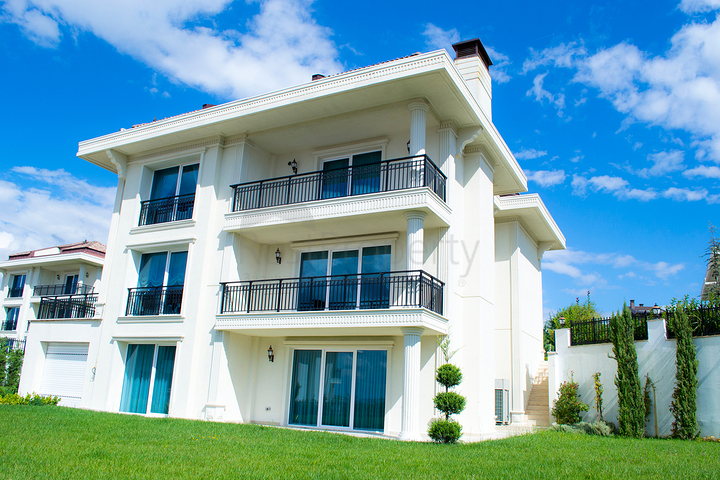 Четырехэтажная вилла класса люкс с собственным лифтом 