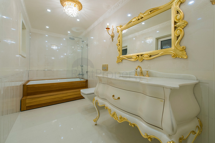 Четырехэтажная вилла класса люкс с собственным лифтом 