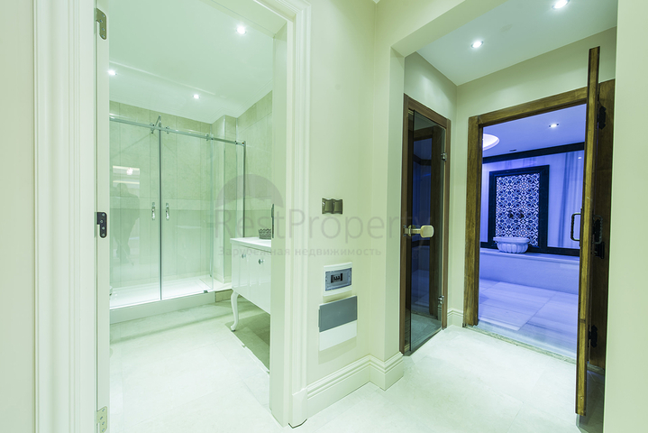 Четырехэтажная вилла класса люкс с собственным лифтом 