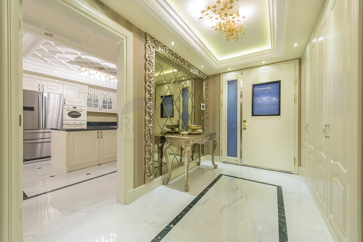 Четырехэтажная вилла класса люкс с собственным лифтом 