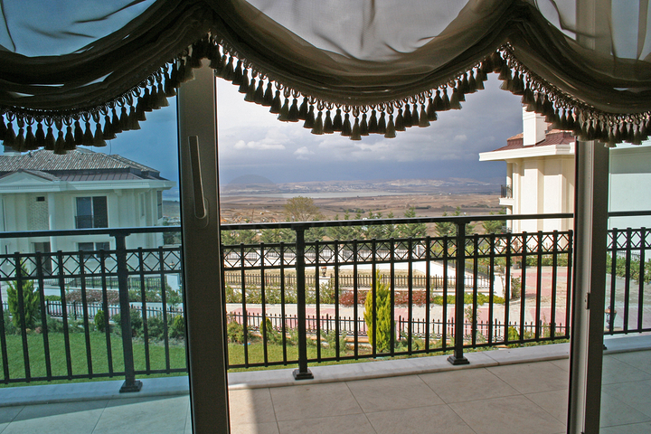 Четырехэтажная вилла класса люкс с собственным лифтом 