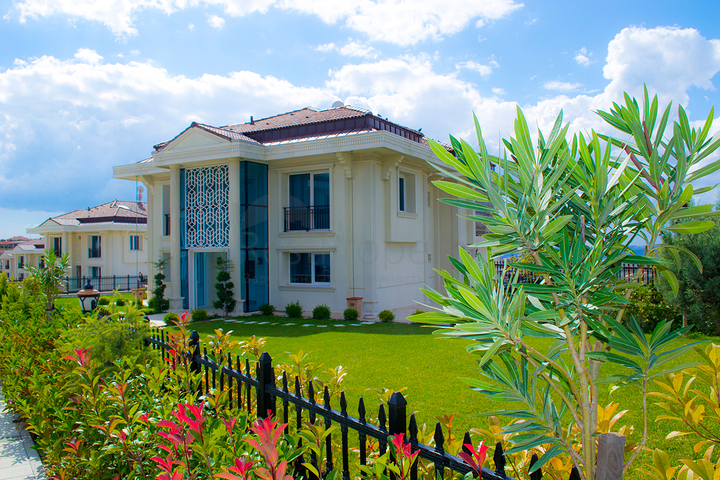 Четырехэтажная вилла класса люкс с собственным лифтом 