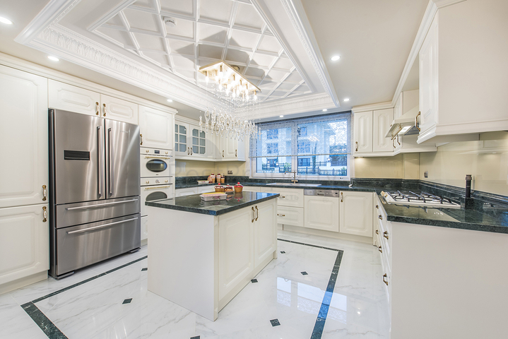 Четырехэтажная вилла класса люкс с собственным лифтом 