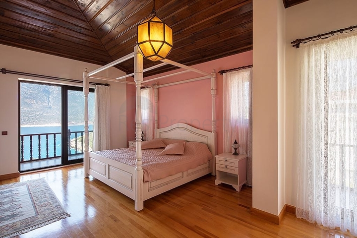 Элитная вилла с видом на Средиземное море в Каше Анталья