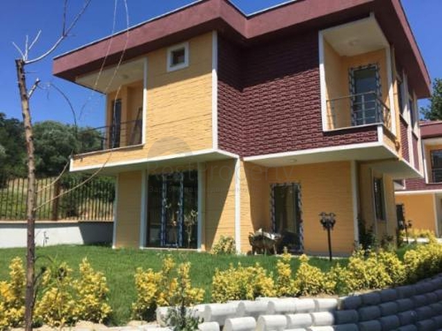 Просторная двухэтажная вилла по доступной цене в популярном районе