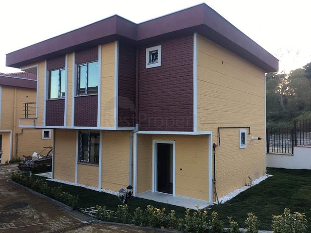 Просторная двухэтажная вилла по доступной цене в популярном районе