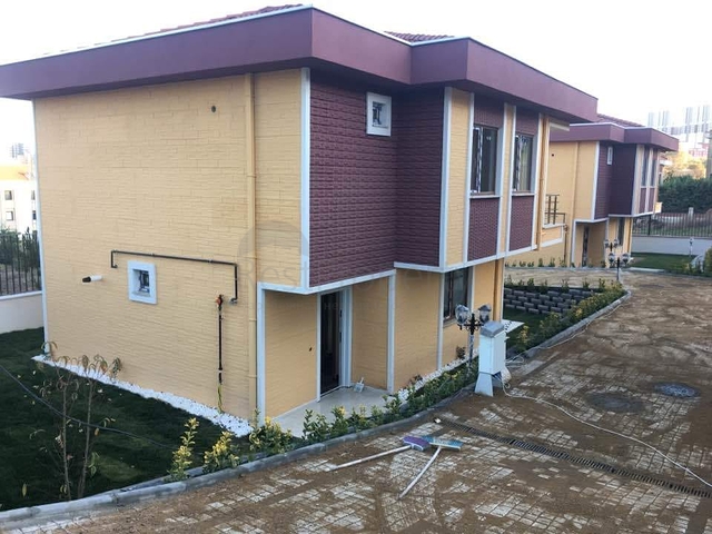 Просторная двухэтажная вилла по доступной цене в популярном районе