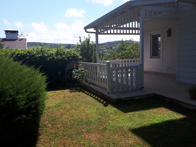 Четырехэтажная вилла планировкой 5+2 в озеленнённом пригороде