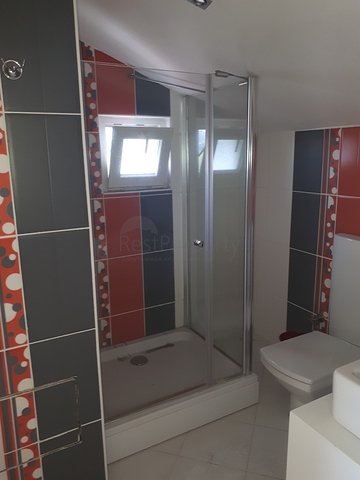 Четырехэтажная вилла планировкой 5+2 в озеленнённом пригороде