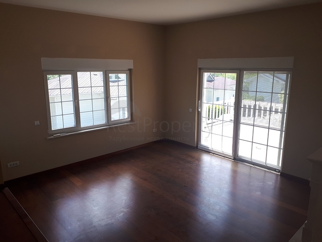 Четырехэтажная вилла планировкой 5+2 в озеленнённом пригороде