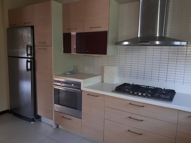 Четырехэтажная вилла планировкой 5+2 в озеленнённом пригороде