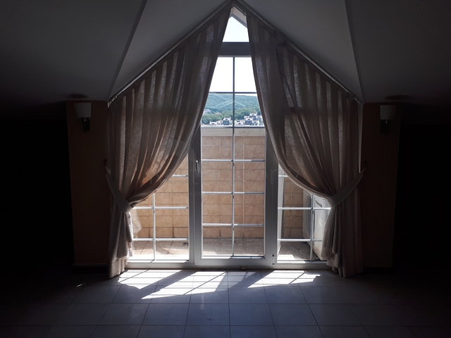 Четырехэтажная вилла планировкой 5+2 в озеленнённом пригороде