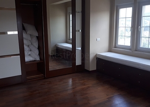 Четырехэтажная вилла планировкой 5+2 в озеленнённом пригороде