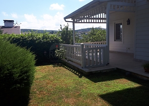 Четырехэтажная вилла планировкой 5+2 в озеленнённом пригороде