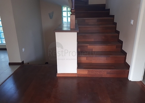 Четырехэтажная вилла планировкой 5+2 в озеленнённом пригороде