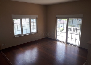 Четырехэтажная вилла планировкой 5+2 в озеленнённом пригороде