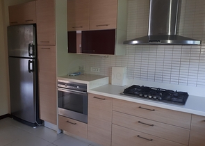 Четырехэтажная вилла планировкой 5+2 в озеленнённом пригороде