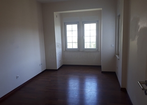 Четырехэтажная вилла планировкой 5+2 в озеленнённом пригороде