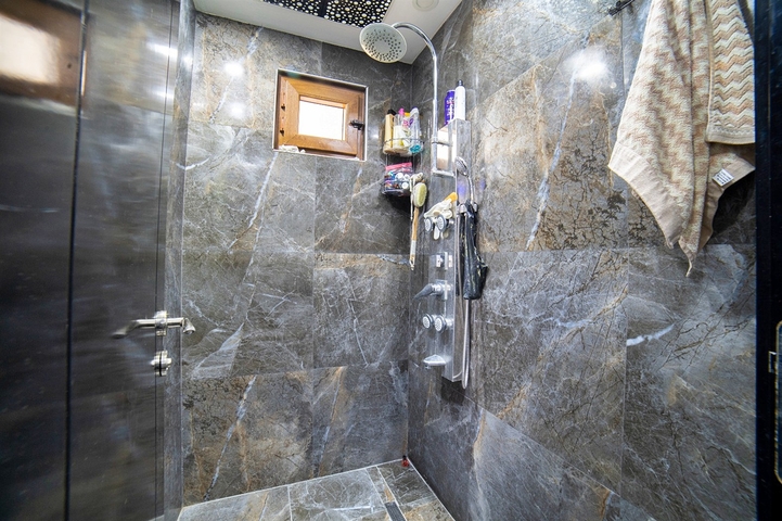 На продажу выставлено здание в микрорайоне  Чаглаян - Анталия 