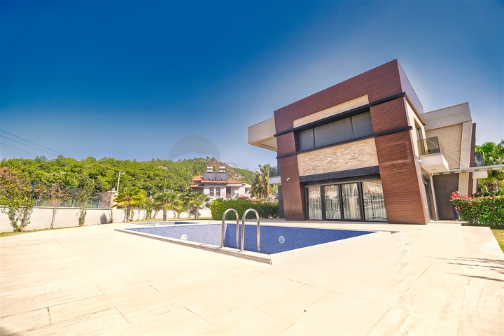 Уютная вилла планировки 4+1 в районе Кемер - Анталия 