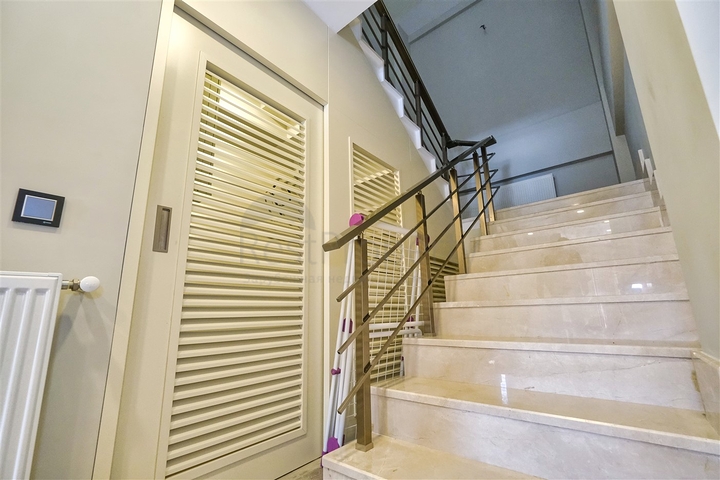 Уютная вилла планировки 4+1 в районе Кемер - Анталия 