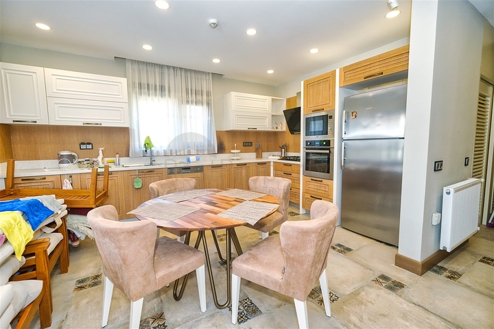 Уютная вилла планировки 4+1 в районе Кемер - Анталия 