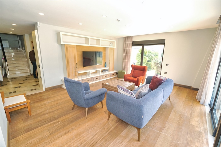 Уютная вилла планировки 4+1 в районе Кемер - Анталия 