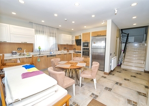 Уютная вилла планировки 4+1 в районе Кемер - Анталия 