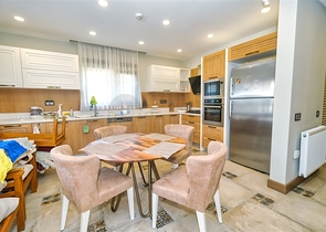 Уютная вилла планировки 4+1 в районе Кемер - Анталия 