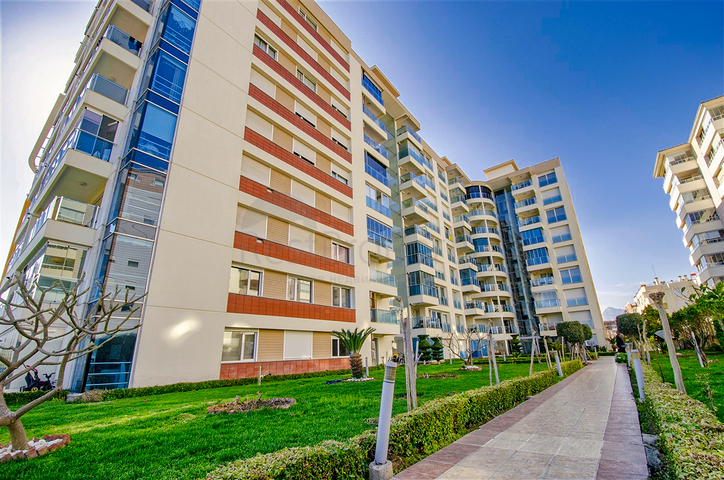 Квартира планировки 4+2 на первой береговой линии микрорайона Лиман - Анталия