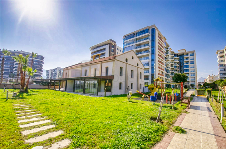 Квартира планировки 4+2 на первой береговой линии микрорайона Лиман - Анталия