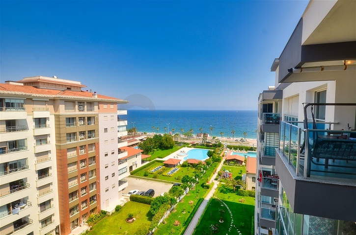 Квартира планировки 4+2 на первой береговой линии микрорайона Лиман - Анталия