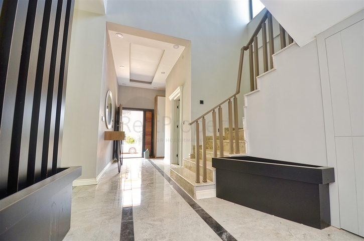 Вилла планировки 5+1 в районе Дёшемеалты - Анталия 