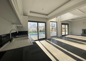 Вилла планировки 4+1 в районе Фетхие 