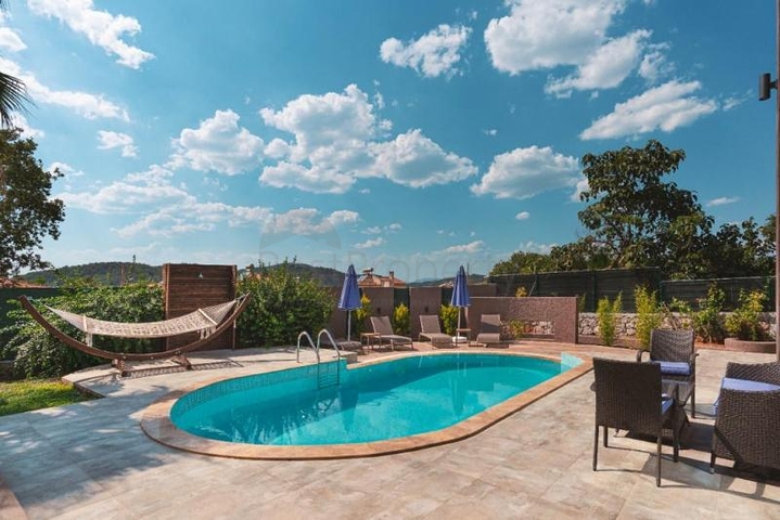 Вилла с детским бассейном планировкой 3+1 в районе Фетхие 