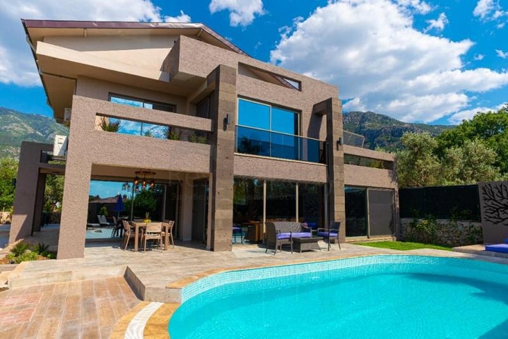 Вилла с детским бассейном планировкой 3+1 в районе Фетхие 