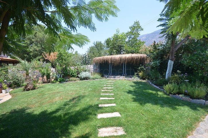 Вилла просторной планировки 5+1 в районе Фетхие 