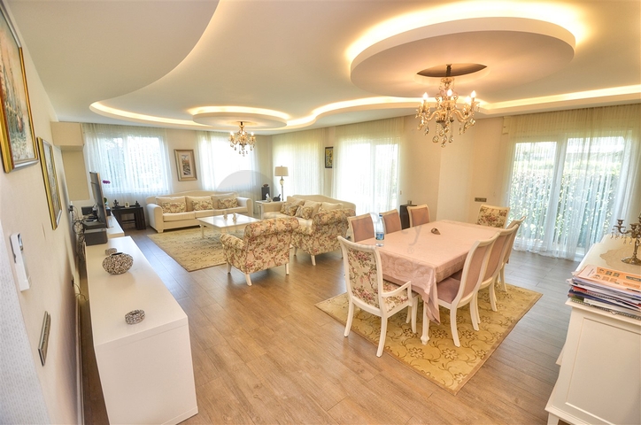 Квартира планировки 4+1 в микрорайоне Унджалы - Анталия 