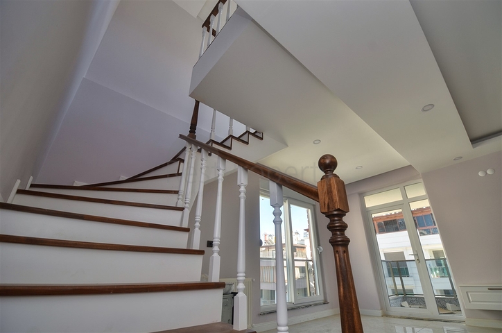 Квартиры планировки 4+1 в центре города Анталия 