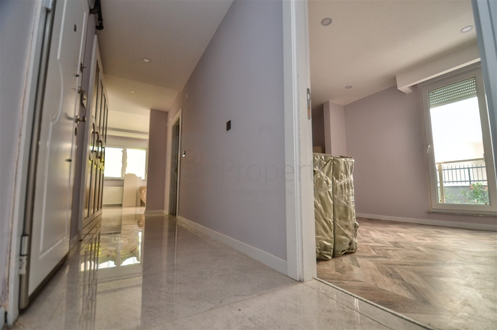 Квартиры планировки 4+1 в центре города Анталия 