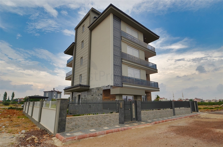 Здание, имеющее 4 квартиры в районе Дошемеалты - Анталия 