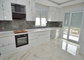 Здание, имеющее 4 квартиры в районе Дошемеалты - Анталия 