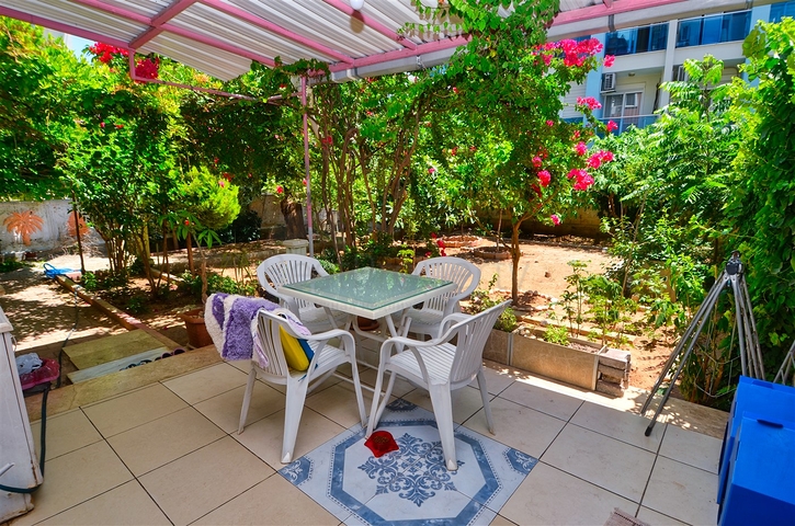 Квартира планировки 1+1 в центре города Анталия  