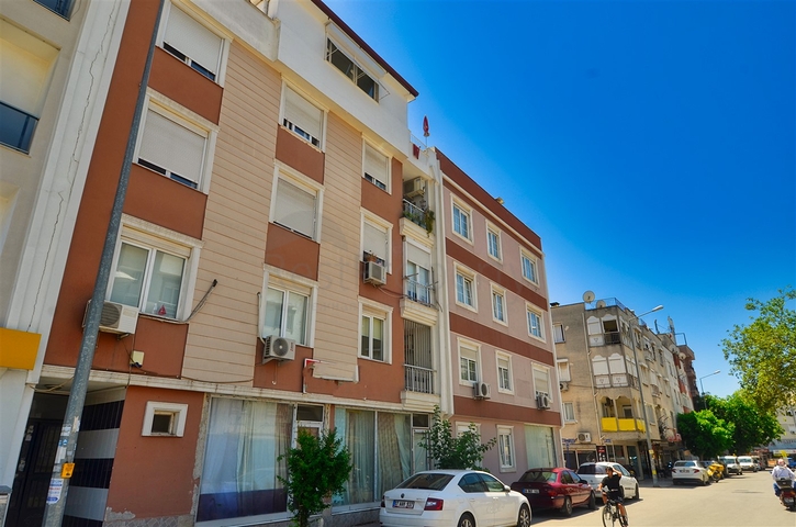 Квартира планировки 1+1 в центре города Анталия  